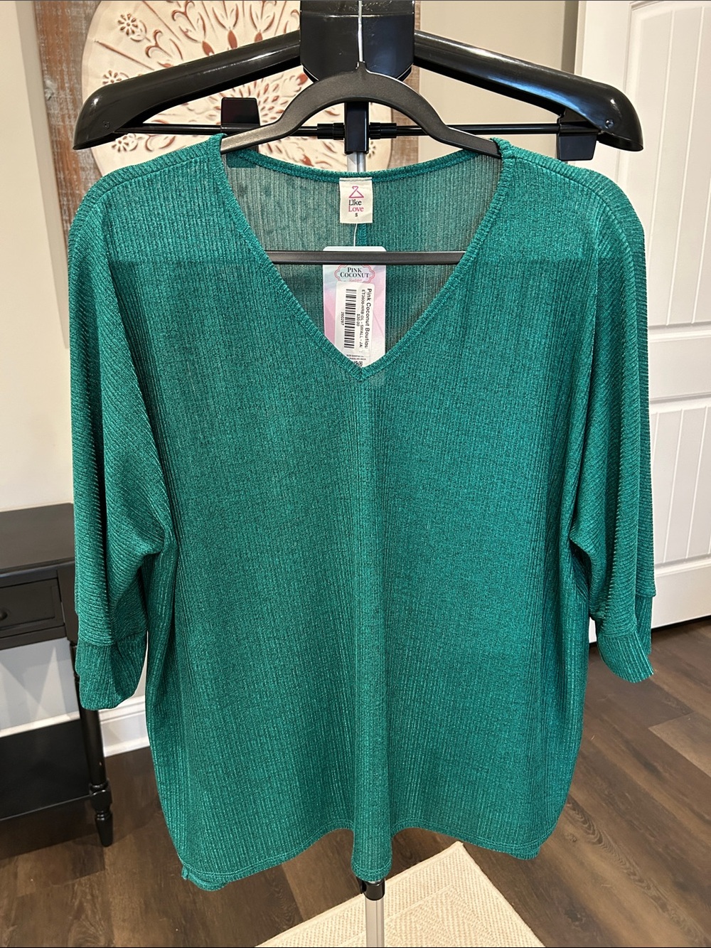 Like Love NWT Women's V-Neck Ribbed Top in Emerald Green / Shimmer! Sz Small